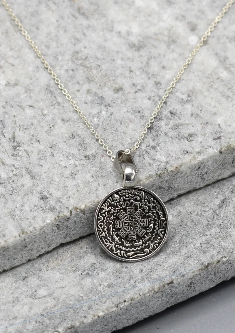 * pomyślnych symboli i mandala kalendarza amulet wisiorek z łańcuszkiem